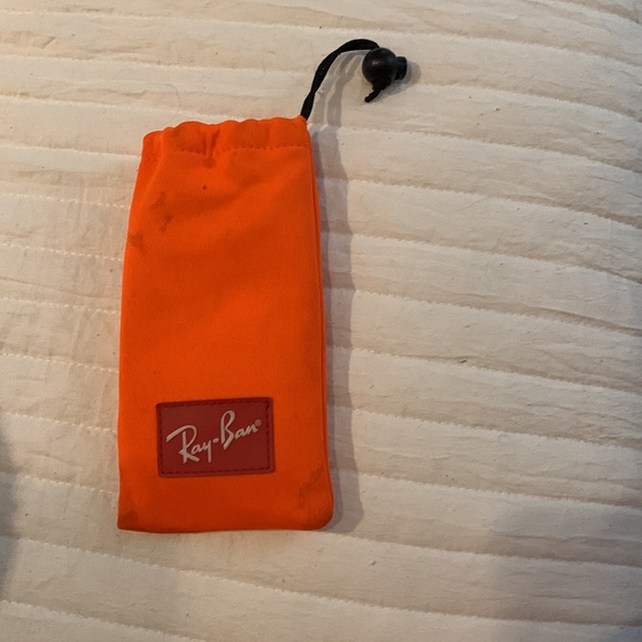 Kids Ray Ban Gold Aviators- slight scratches and comes with case - Picture 4 of 5